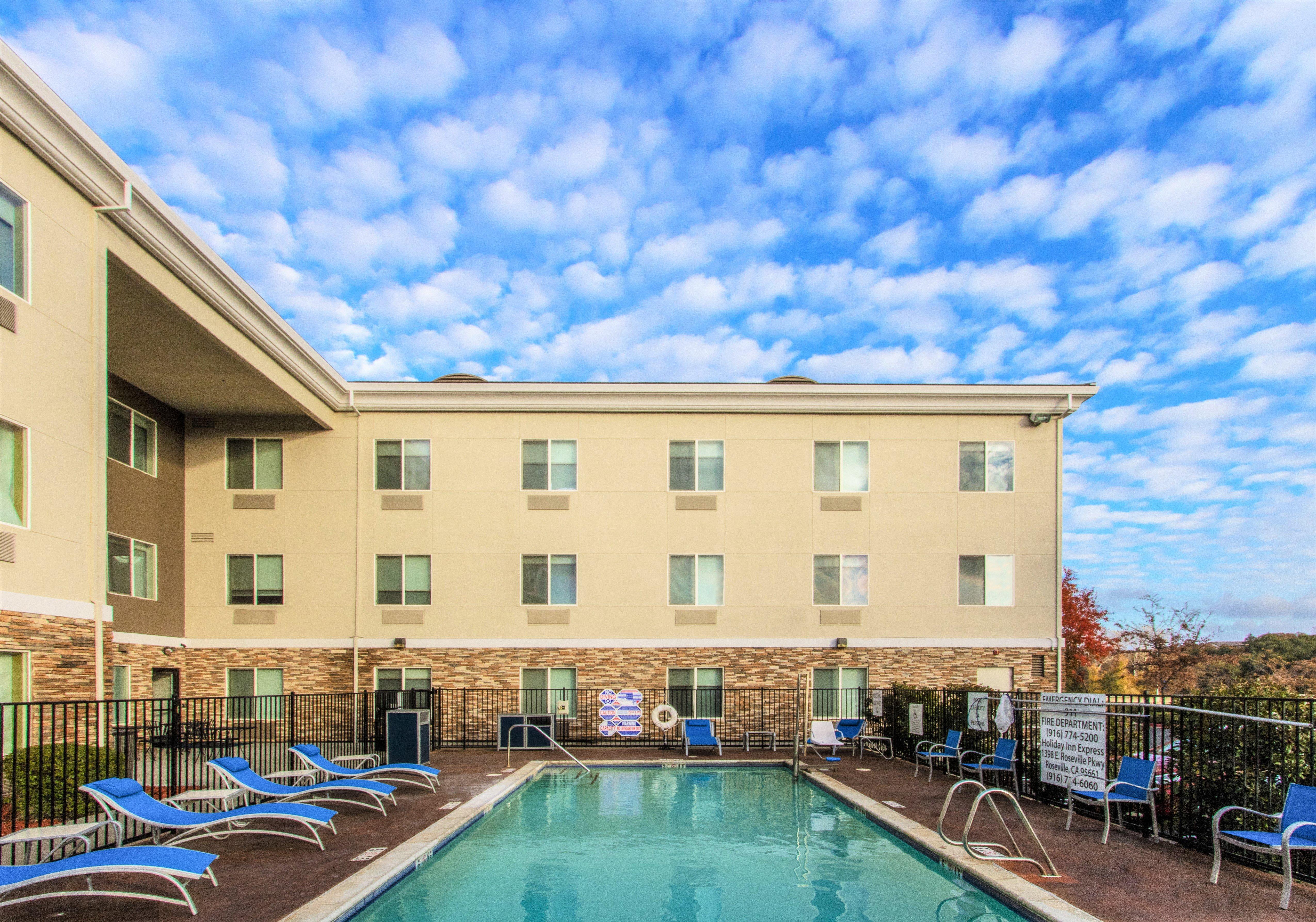 Holiday Inn Express Hotel & Suites Roseville - Galleria Area, An Ihg Hotel Exterior foto